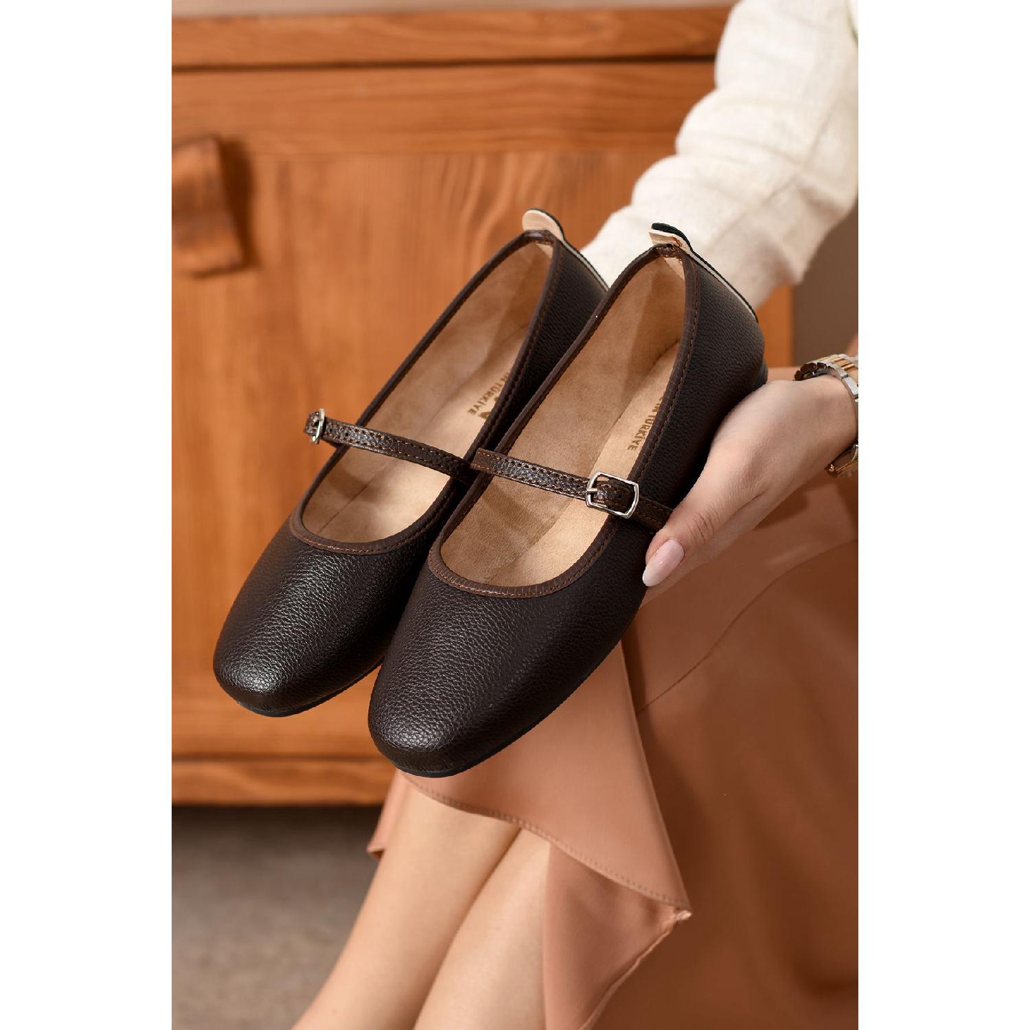 

Pretty Woman Flat Shoes Comfortable Light Light Sound Orthopedic Daily Shoes Babet House Office Outdoor Shoes 36 коричневий