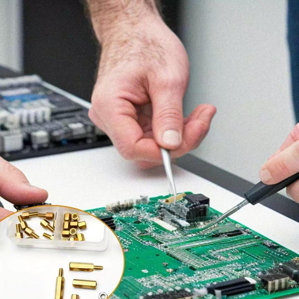 Messing Einzel- und Doppelpass Sechskant Kupfer Säulensatz Kreuz Rundkopfschraube Mutter gemischt 176 Stück verpackte Schraube