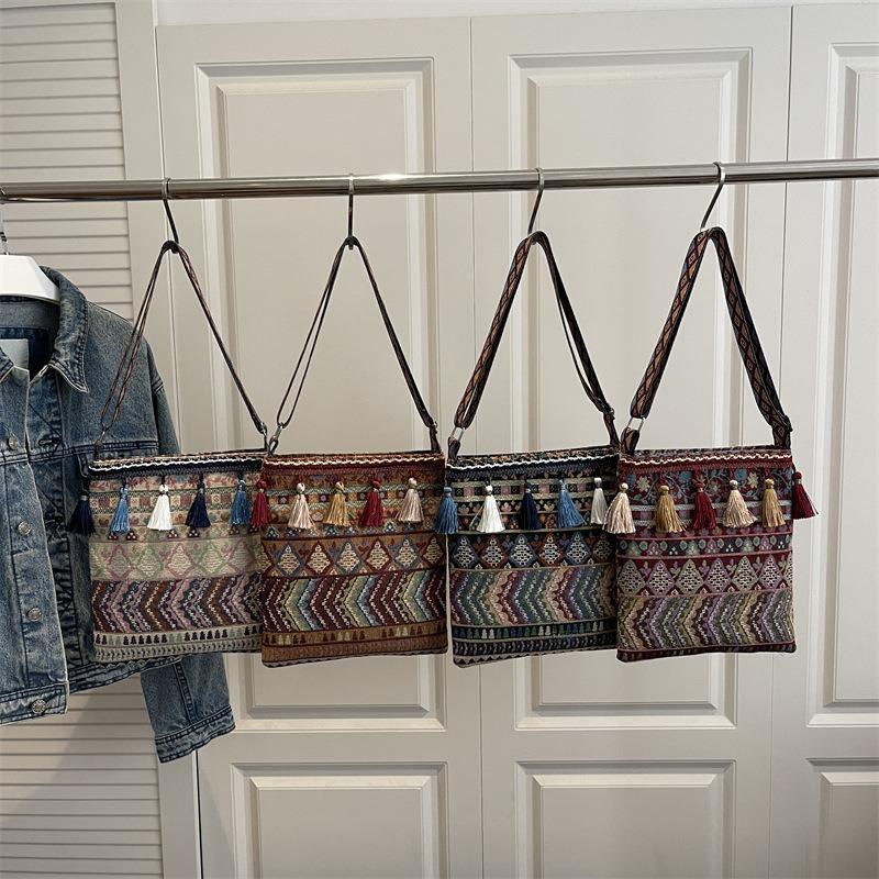 Ethnic Style Shoulder Bag Women's New Woven Messenger Bag Retro Geometric Pattern Handbag Woven Vacation Bag