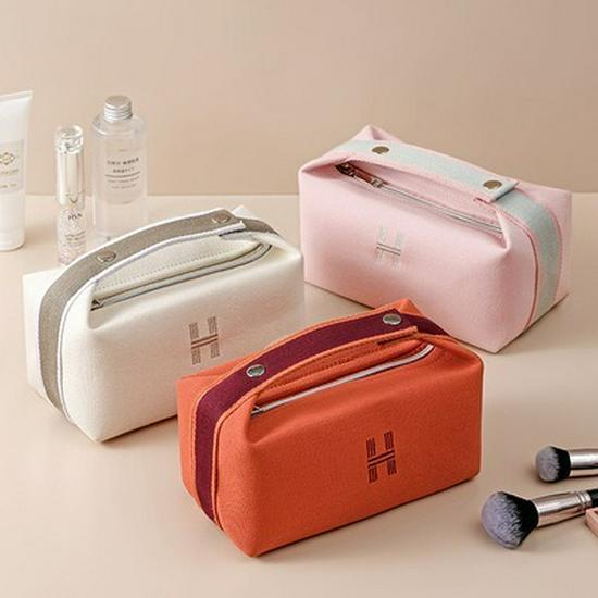 Women's High-Capacity Waterproof Makeup Bag - Stylish, Portable, Multi-Functional Canvas Toiletry Organizer