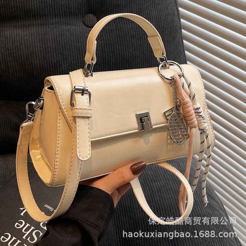 Bag lady 2025 new trendy high-end fashion retro versatile messenger bag spring and summer small bag portable small square bag