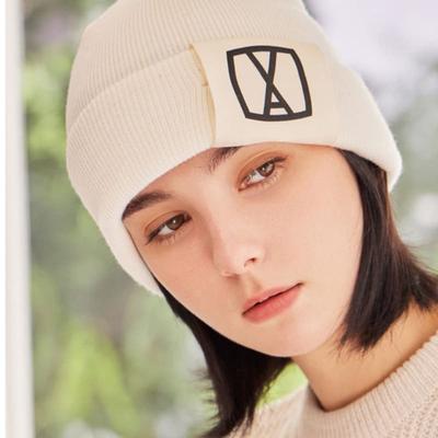 VA Square Big Label Beanie Ivory