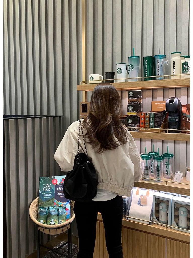 High-End Elegant Plain Color Women's Short Jacket - Simple, Versatile, Casual Korean Style for Spring and Autumn