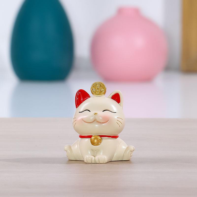Handmade Resin Lucky Cat Figurine: Cute Desk Decoration and Creative Office Gift 2025