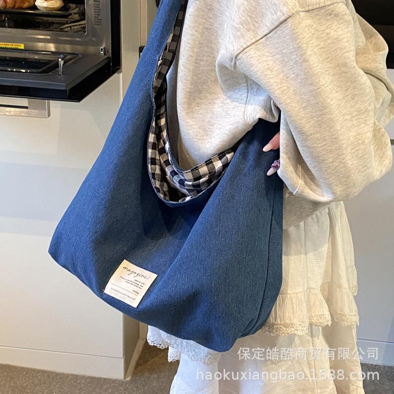 Korean Version Ins Trendy Casual Tote Bag 2025 New Fashion Plaid Large-capacity Shoulder Bag Commuter Armpit Bag