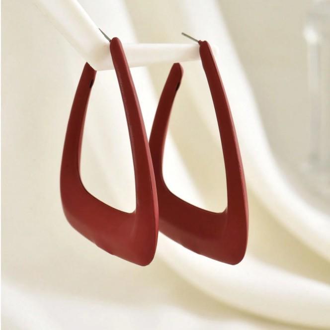 Boucles d'oreilles triangle pour femmes européennes et américaines: Style Simple, Cool & Luxueux - Accessoires de Niche Populaires