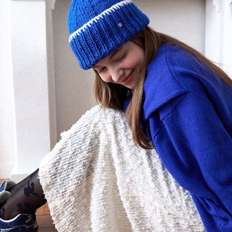 

Slowslowly №190 / Вязаная шапка-бини из мериносовой шерсти _ Синяя и кремовая Blue & Cream