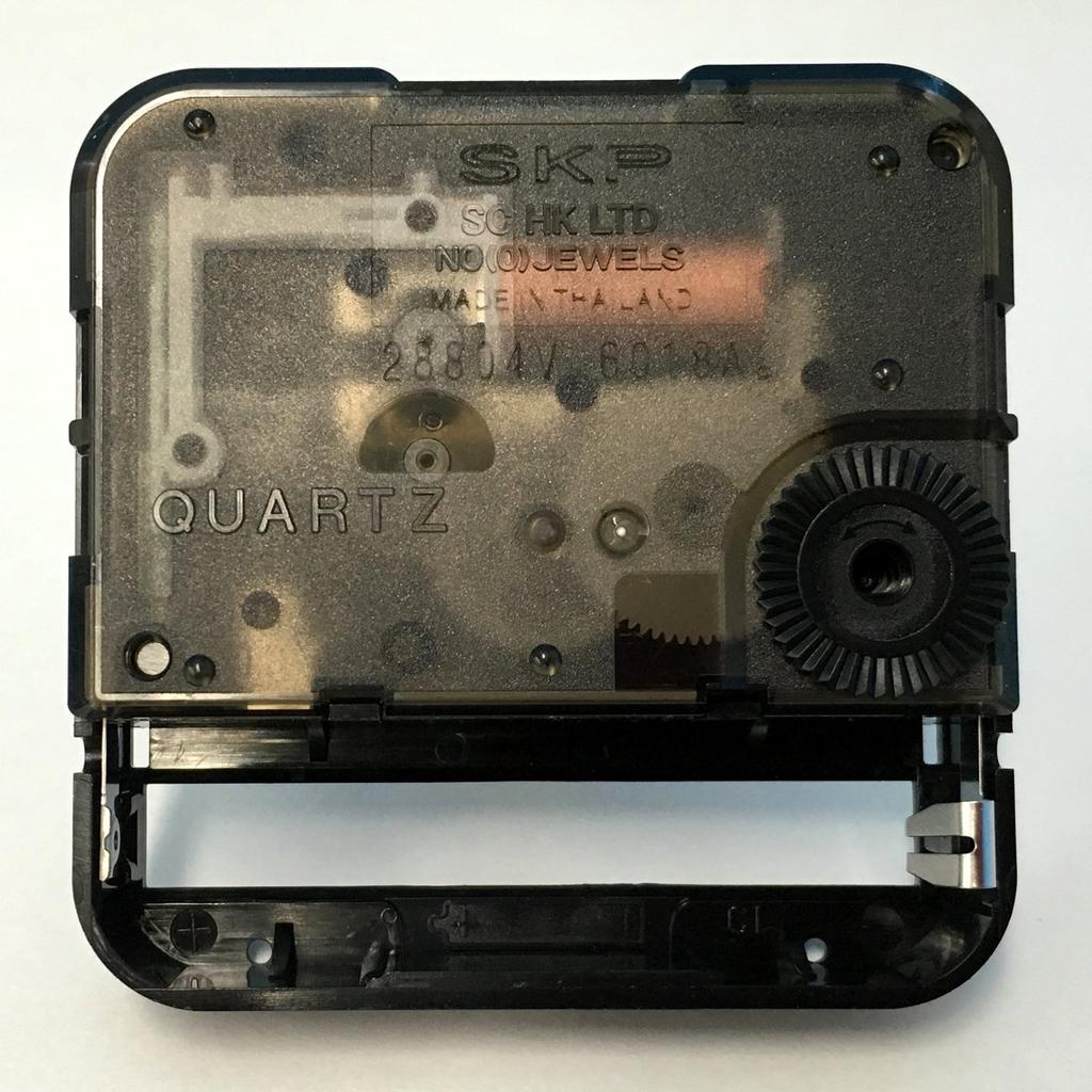 Handgefertigtes Uhrwerk. Uhrenwelle (langer Schaft)