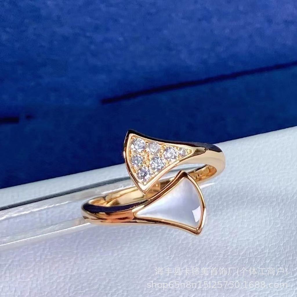 Gold Fan-Shaped Ring for Women: Pure Silver with White Mother-of-Pearl & Red Agate Skirt Design