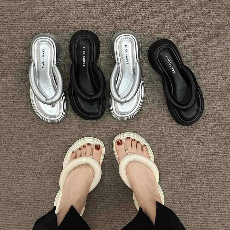 Live stream explosion high-end flip-flops women wear 2024 summer new muffin bottom Korean version of beach slippers women
