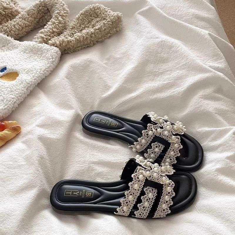 2025 Summer New Xiaoxiangfeng Flat-bottomed Slippers Women Wear Spring Soft-bottomed Fairy Versatile Pearl Beach Sandals