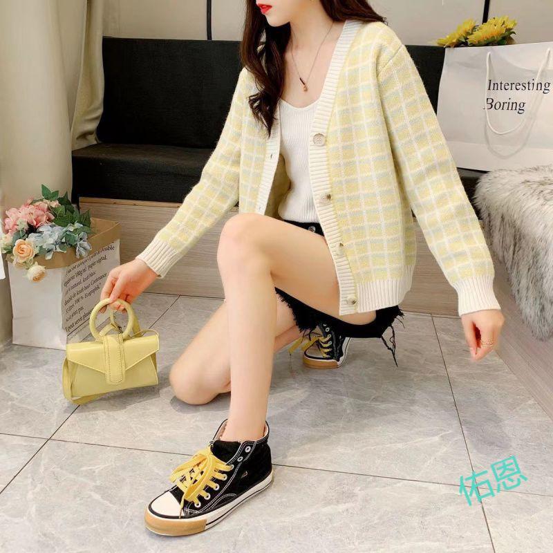 Women's V-Neck Plaid Knit Cardigan, Single-Breasted, Loose Fit, Petite Size, Gentle Style, Suitable for Spring/Autumn