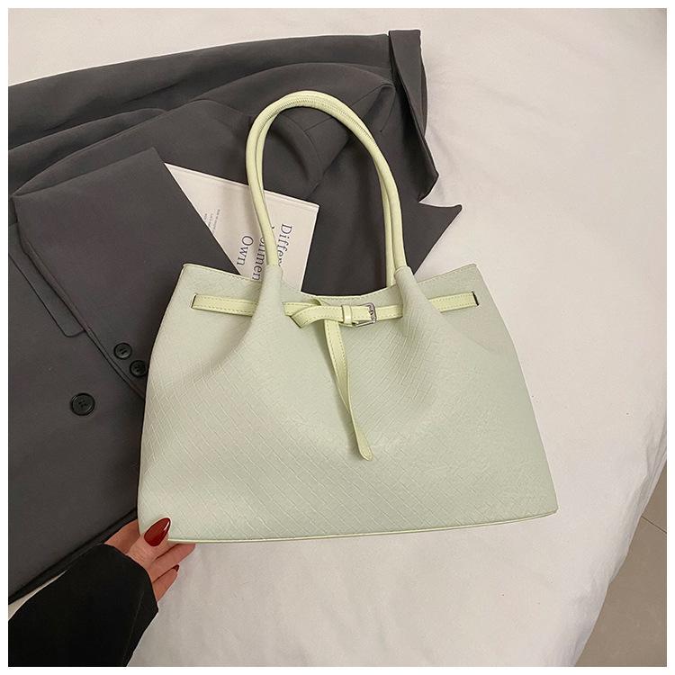 

Korean niche portable vegetable basket bag women s 2025 summer new large-capacity tote bag commuter shoulder armpit bag зелёный
