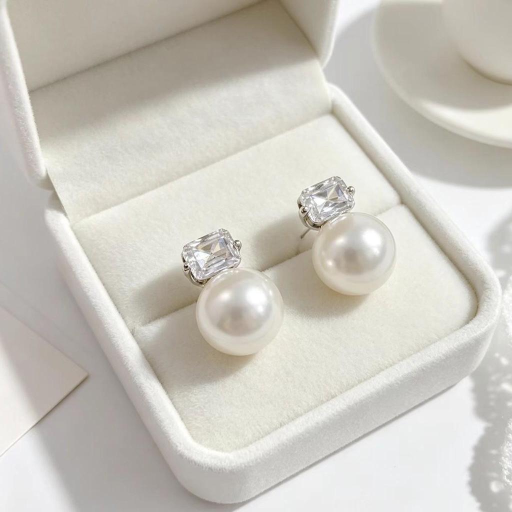 Elegant Square Diamond Pearl Stud Earrings: Japanese-Korean Fashion, Versatile Simple Luxury Design for Women