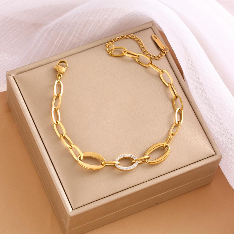 High-End Titanium Steel Four-Leaf Clover Bracelet with Shell Pendant – Durable, Fade-Resistant Design