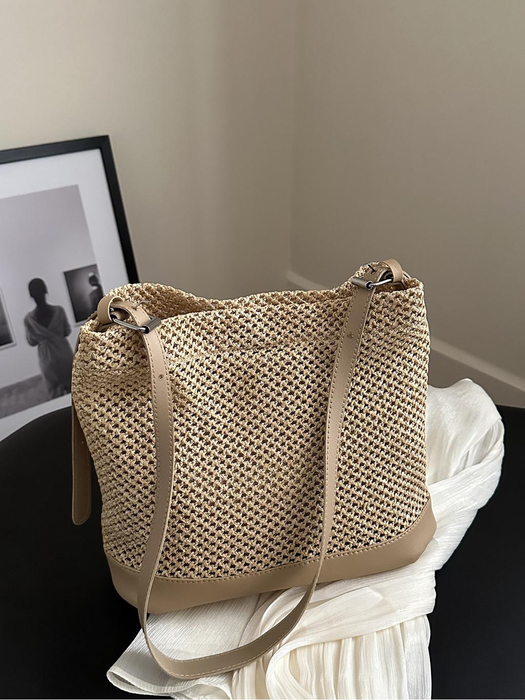 

Comfortable Durable And Midsized Woven Tote Bag With Secure Zipper Closure For Daily Use хакі