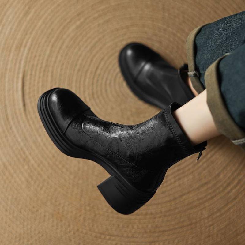 Korean version of the new round head medium heel large size women's boots solid color square heel round head comfortable thick sole rear zipper me