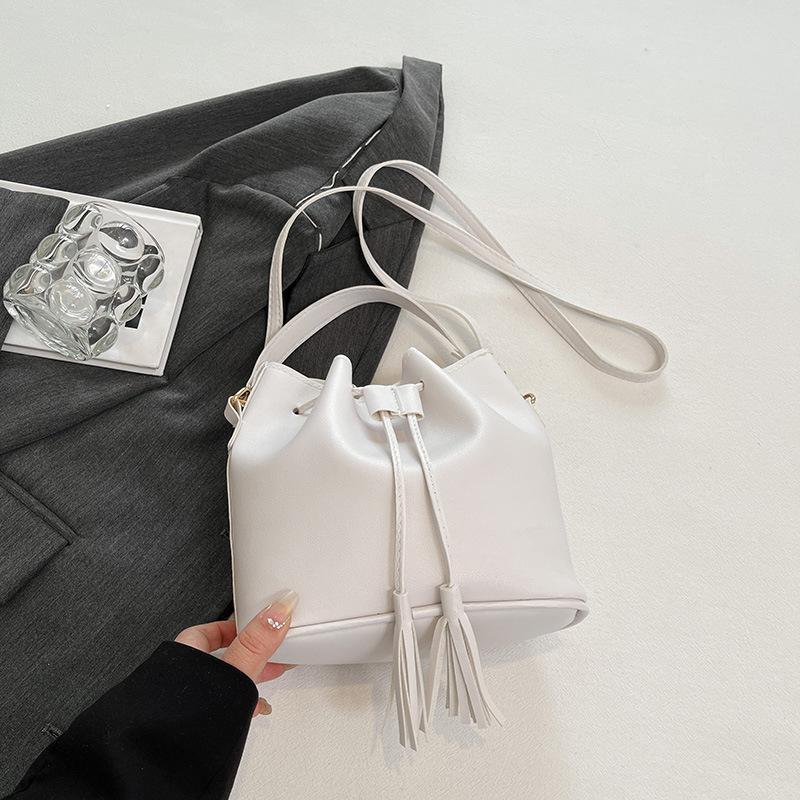 Pumped Bucket Bag 2025 Spring and Summer, This Year's Popular Solid Color Retro Women's Bag Simple and Versatile Single Shoulder Messenger Bag Tide