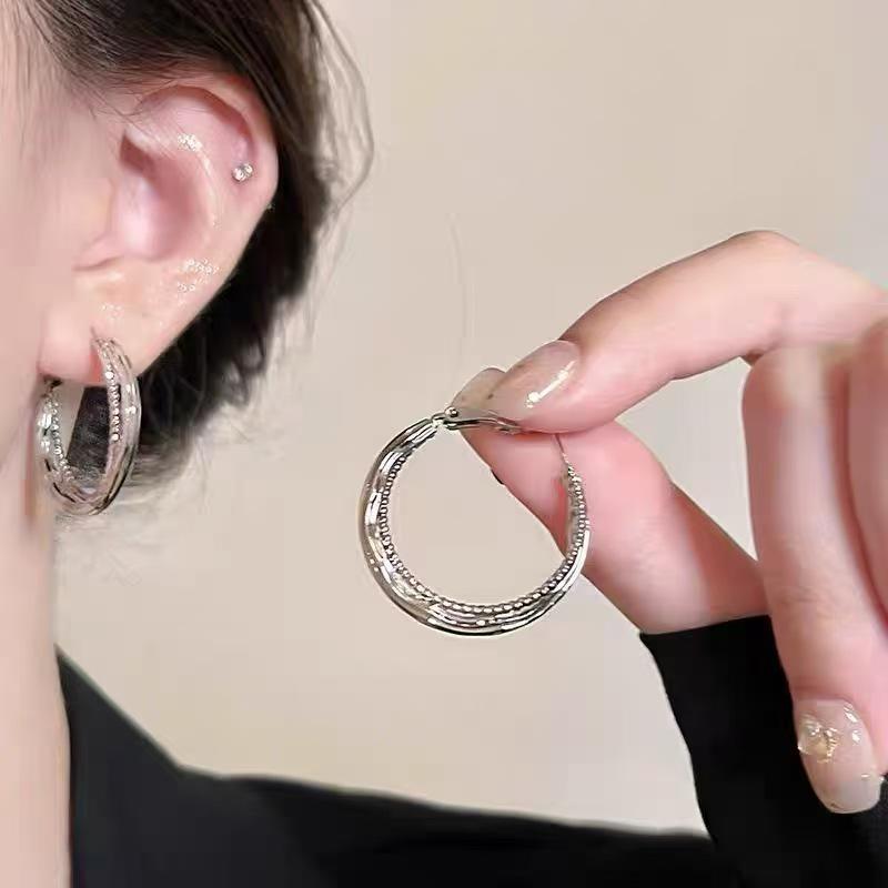 Elegante Creolen im Kreuz-Stil - Luxuriöses Design, Einzigartiger Verschluss