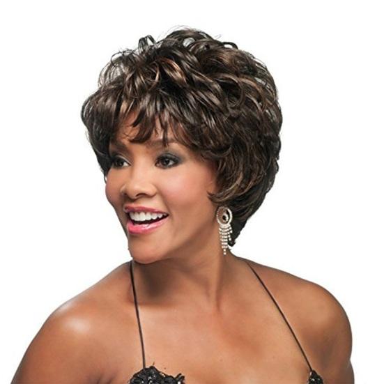 Perruque synthétique courte bouclée avec frange pour femmes, aspect naturel, soyeux, en Fiber de haute température, cheveux synthétiques noirs pour dames d'âge moyen