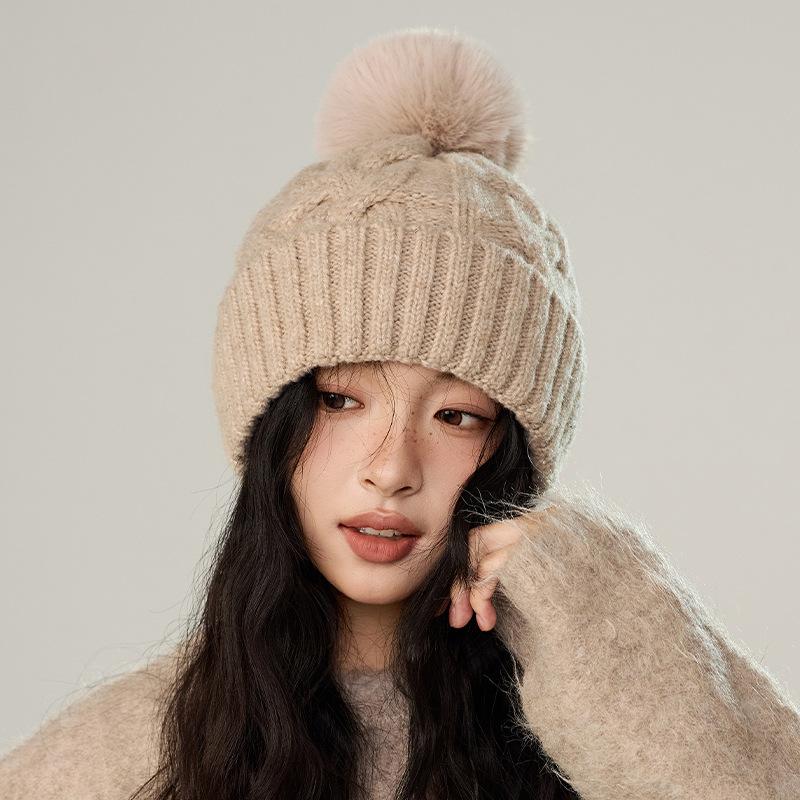 Winter New Women's Velvet Twist Hairball Knitted Hat Outdoor Cycling Warm Hat