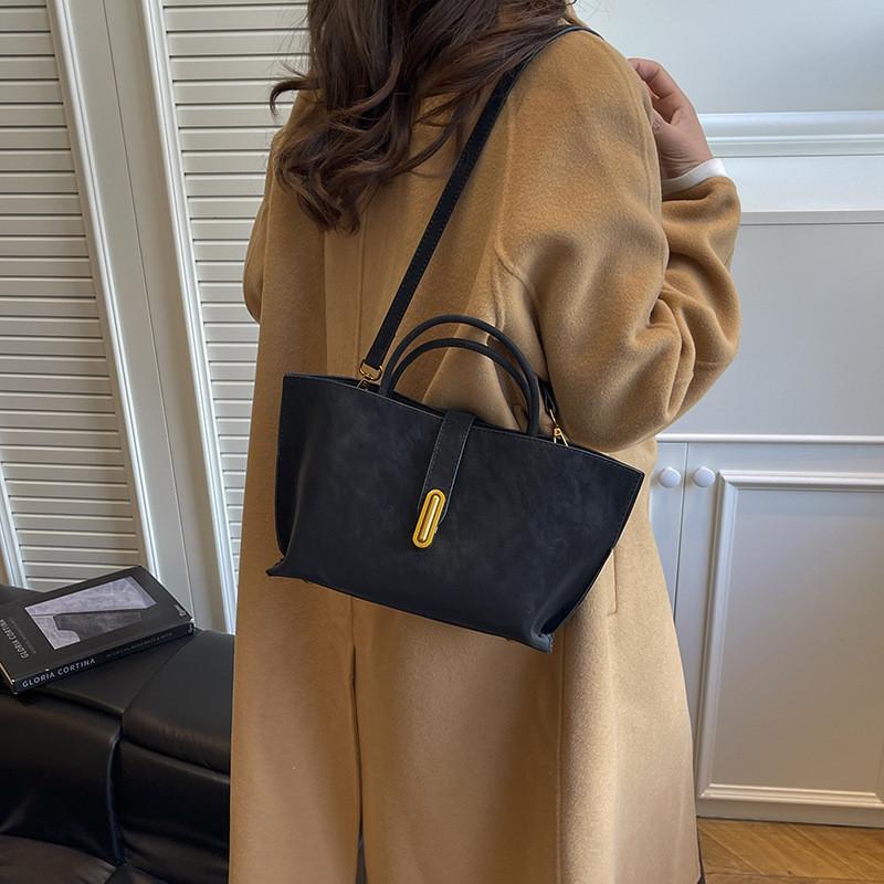 Simple Style Pu Crossbody Bag For Women With Soft Structure And Internal Zippered Compartments