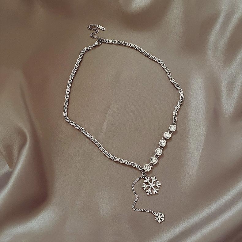 Full Diamond Snowflake Pendant Sweater Necklace Women's Light Luxury Collarbone Chain Clothes with Accessories