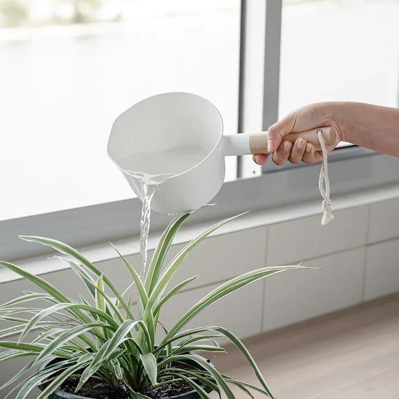 Wasserschöpfkelle mit langem Griff Haushalt Langlebig Dickes Plastik Wasserschöpfkelle Kann Hängen Badezimmer Küchenhelfer Zubehör Reinigungswerkzeug