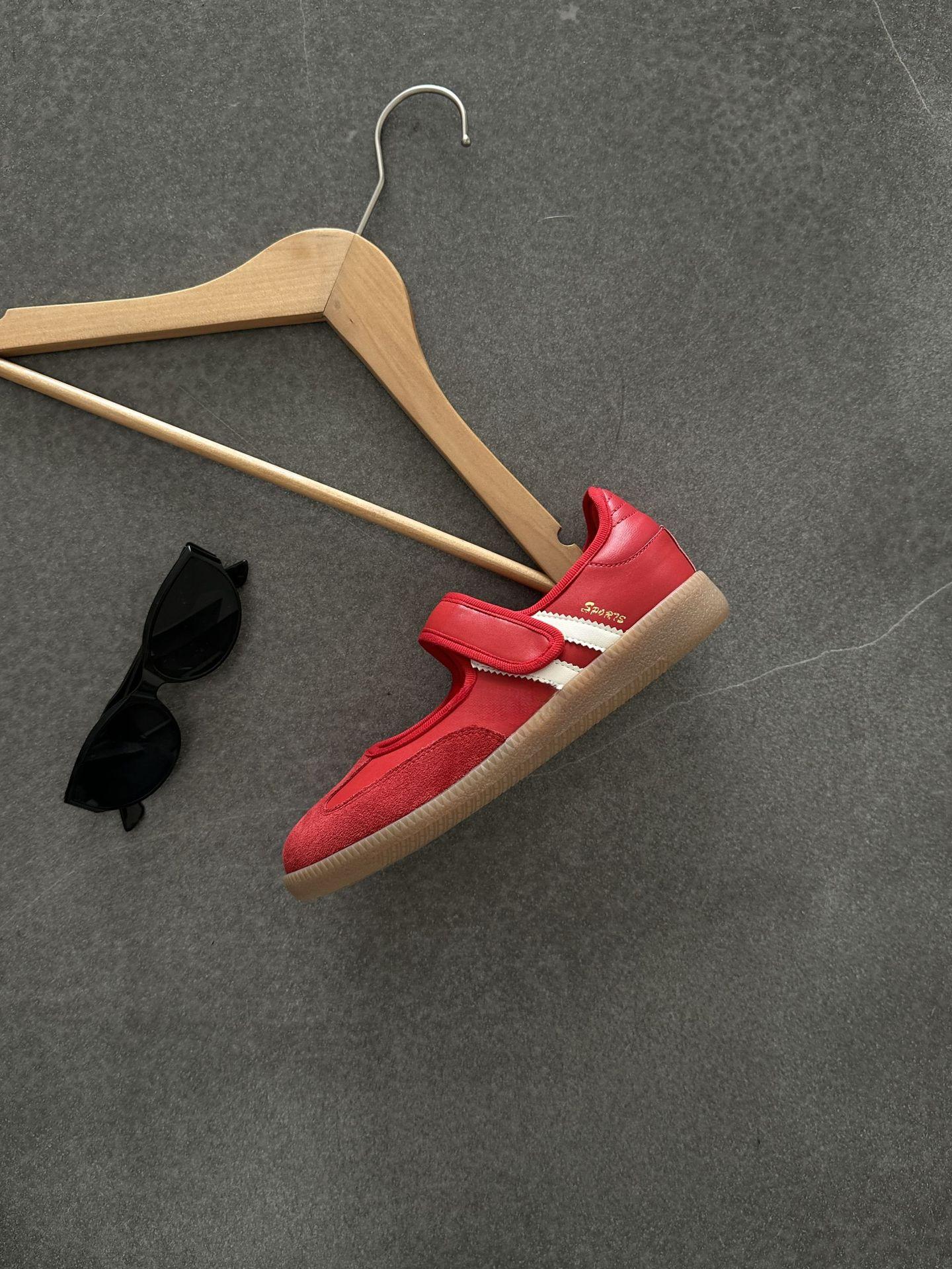 

Корейская версия туфель Мэри Джейн на липучке женские 2025 новые универсальные повседневные спортивные туфли на одной педали натуральная кожа немецкие тренировочные туфли женские 40 красный