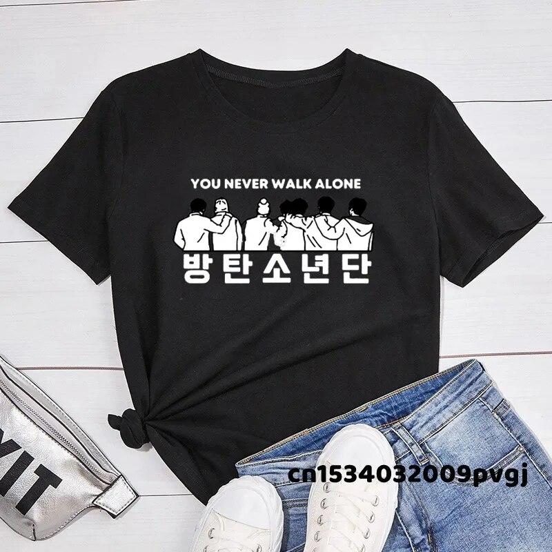 

Женская футболка You Never Walk Alone, летняя футболка с графическим принтом Kpop Harajuku, футболки с короткими рукавами, корейская одежда унисекс