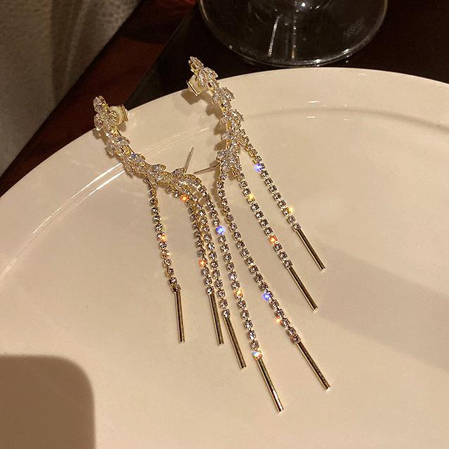 Brincos da Moda Exquisitos com Borla Longa: Elegante, Brilhante e Versátil para Mulheres