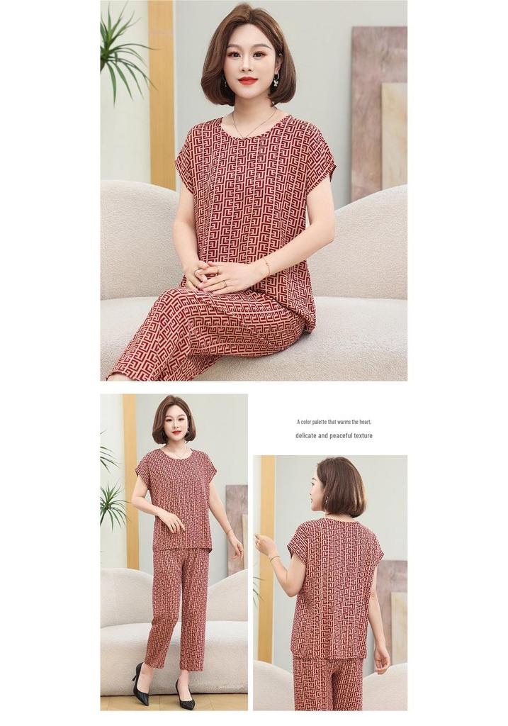 Fashionable Summer Outfit Set for Middle-aged Moms: Stylish Round Neck Short-Sleeve Top & Plus Size Two-Piece Set