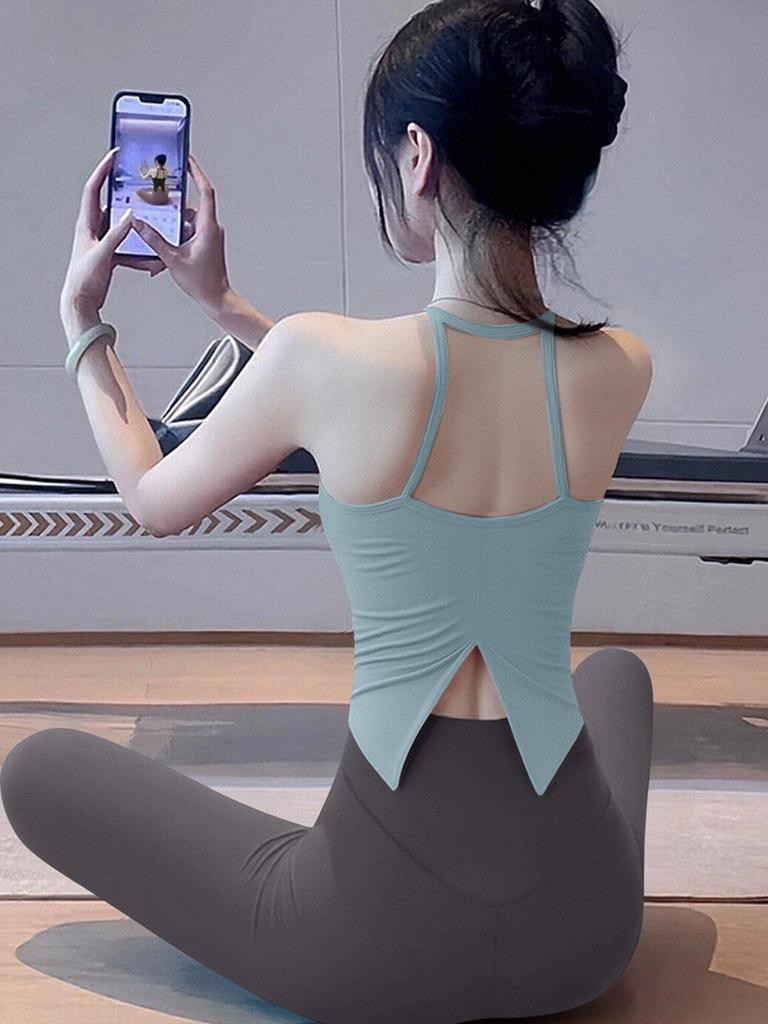 Women's 2026 High-End Yoga Vest with Chest Pads for Outdoor Fitness & Pilates.