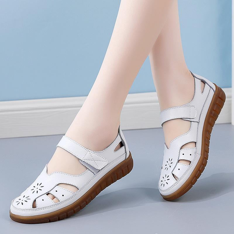 Sandals women's spring and summer comfortable soft sole soft surface mother shoes 2025 non-slip flat bottom breathable hollow bag head hole shoes