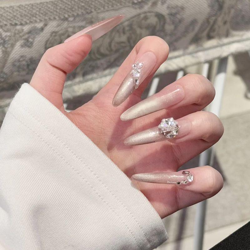 Xiaohongshu Handmade Red Floral Nail Art: Wearable, High-End Whitening Nail Tips Stickers