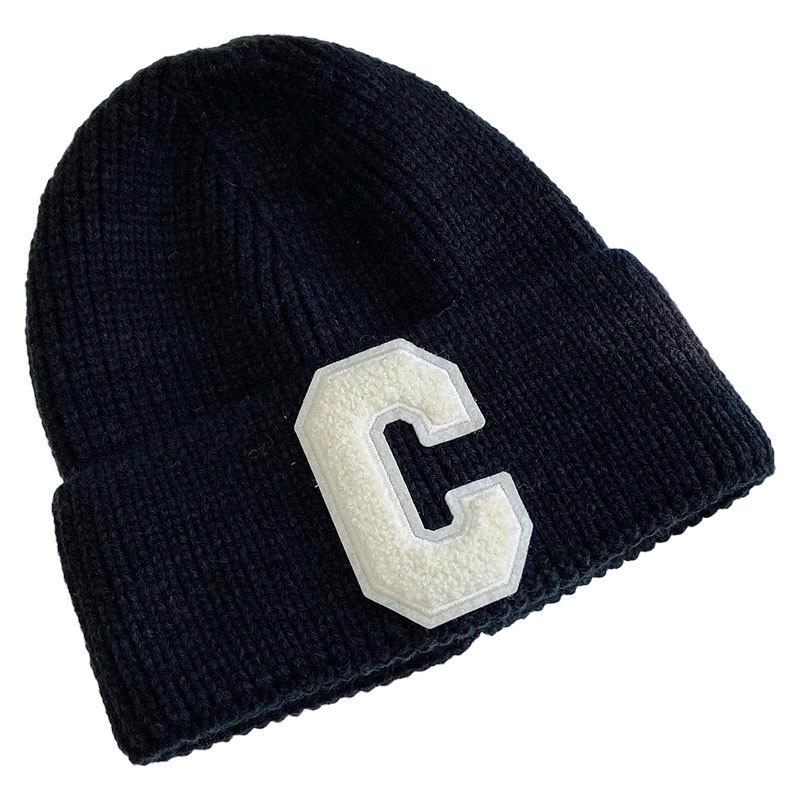 

Шерстяная кепка женская осенне-зимняя шапка с буквой C однотонная корейская новая черная вязаная шапка 2021 новая оптовая продажа
