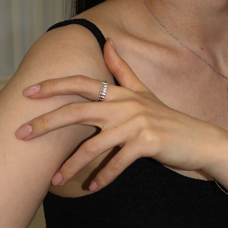 World Line Antique bridge ring