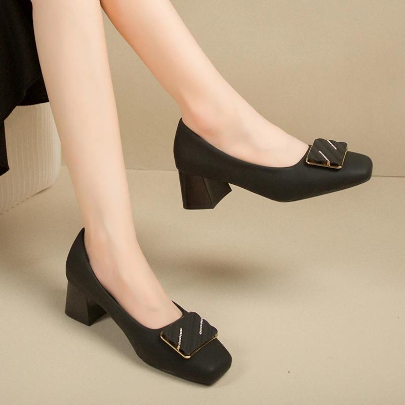 Verão Novo Feminino Couro Genuíno Francês Cartão de Leite Salto Grosso Salto Alto Sapatos de Trabalho Couro Macio Não Cansam Sapatos Únicos