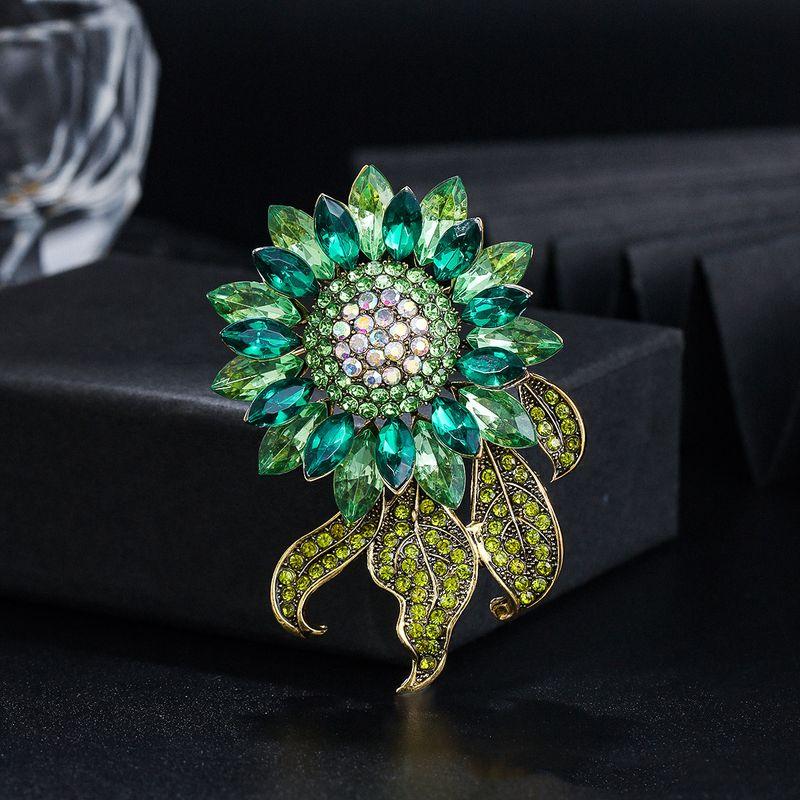 Fashion Fashion Hot Sale Heavy Industry Full Diamond Sunflower Brooch Stylish Unique Crystal Glass Florals Clothing Pin for Women