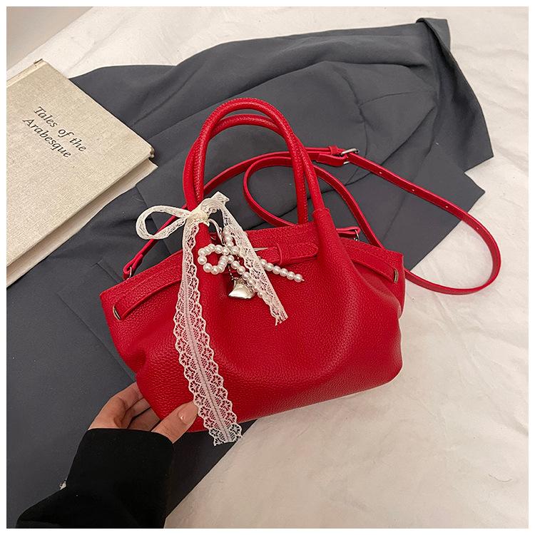 

Premium bag niche design large-capacity women s bag to work commuting texture versatile women s shoulder messenger bag No pendant червоний