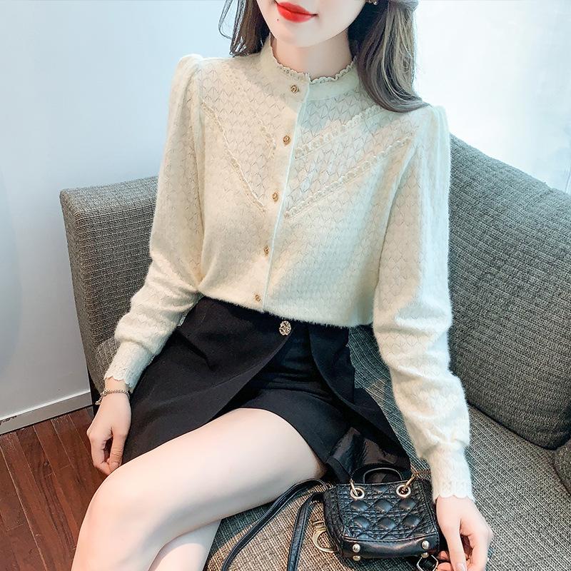 Damska koszula w stylu retro koreańskim, z polarową podszewką, bufiastymi rękawami i koronkowym wykończeniem na jesień/zimę 2025