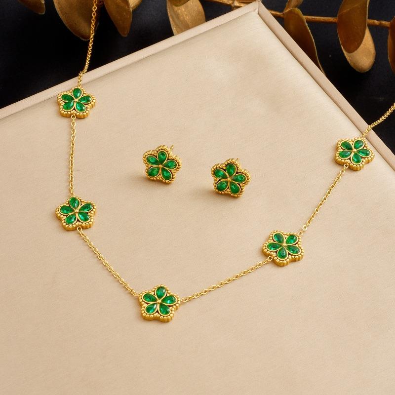 

Gold Plated Stainless Steel Green Crystal Clover Jewelry Set (necklace + Earrings) for Women зелений