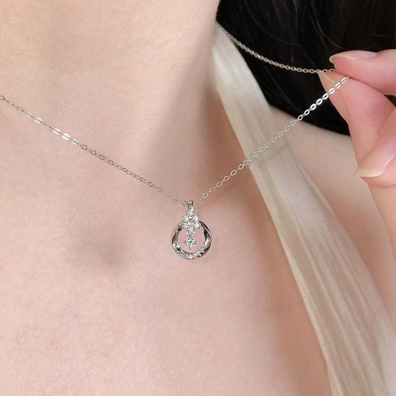 Necklace light luxury niche design sense collarbone chain annual birthday gift for girlfriend