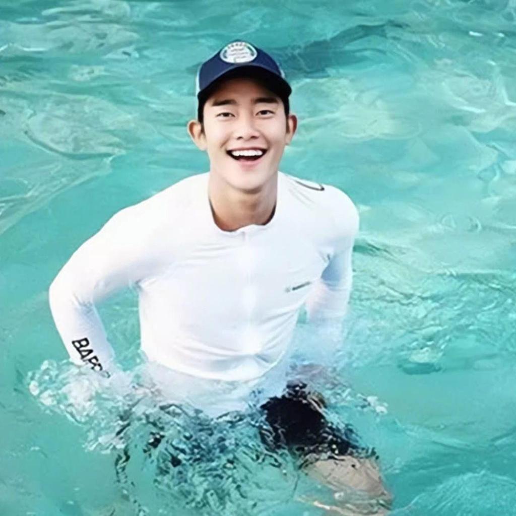 Korean Men's Long Sleeve Quick-Dry Diving Suit: Jellyfish-Proof Snorkeling & Surfing Set.