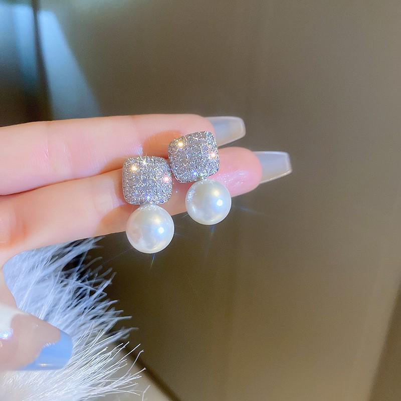 Silver Needle Luxury Zircon Flower & Butterfly Pearl Earrings - High-End French Retro Autumn/Winter Style