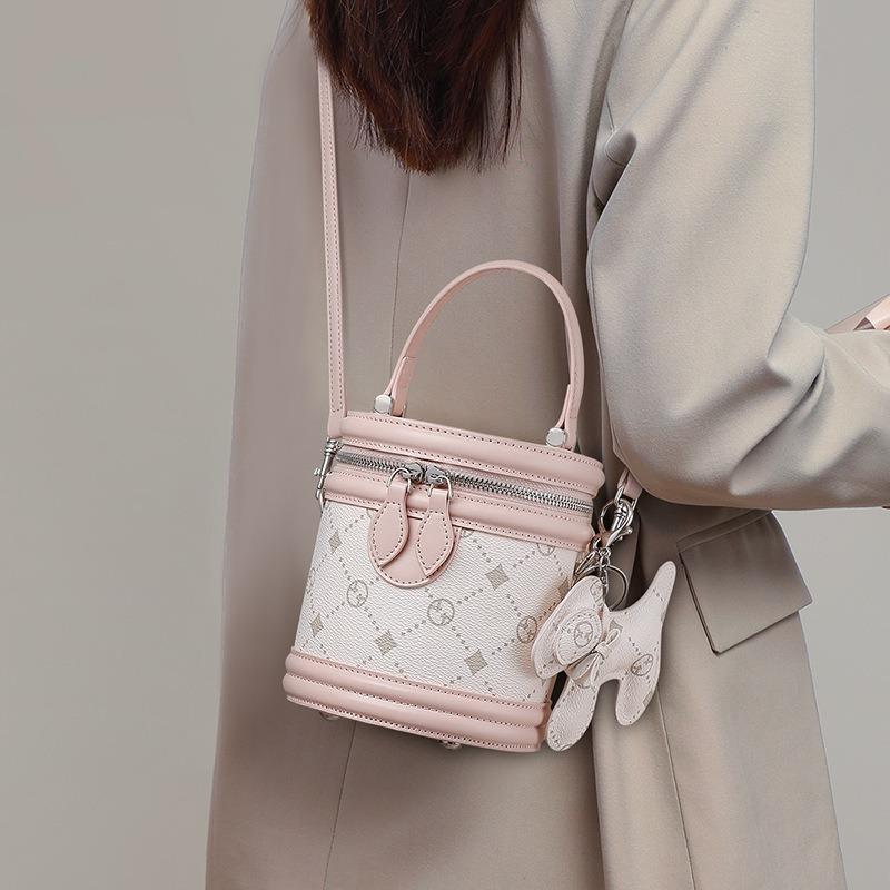 Bucket bag new women's bag summer handbag fashion versatile high sense commuter shoulder messenger bag