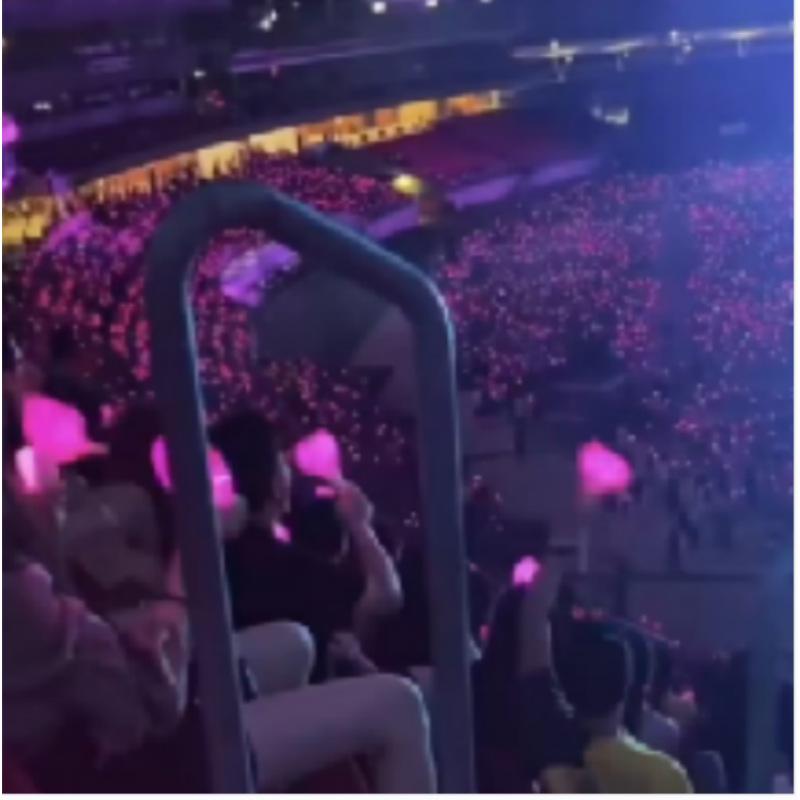 Love Heart Glow Stick: Star & Peach Light-Up Cheer Stick with Custom Logo.