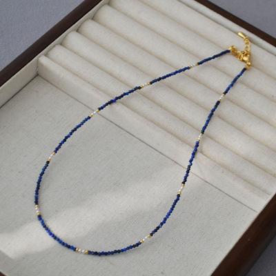 Collier rétro français en perles de lapis-lazuli à facettes, extrêmement fin, chaîne de clavicule, tempérament, niche haut de gamme