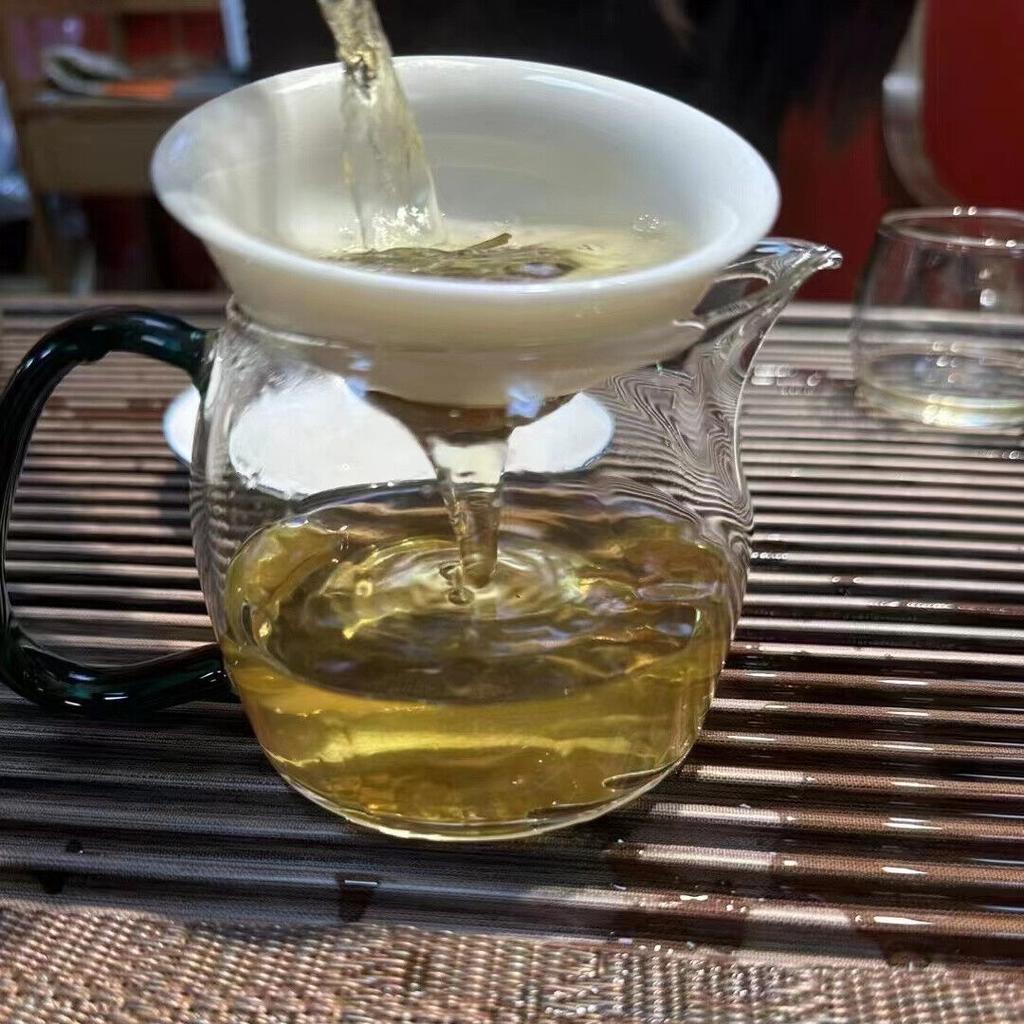 357g Yunnan Sheng Puerh Tea Cake 2022 Mo Nai Zhai Raw Pu-erh Tea Raw Pu'er Tea