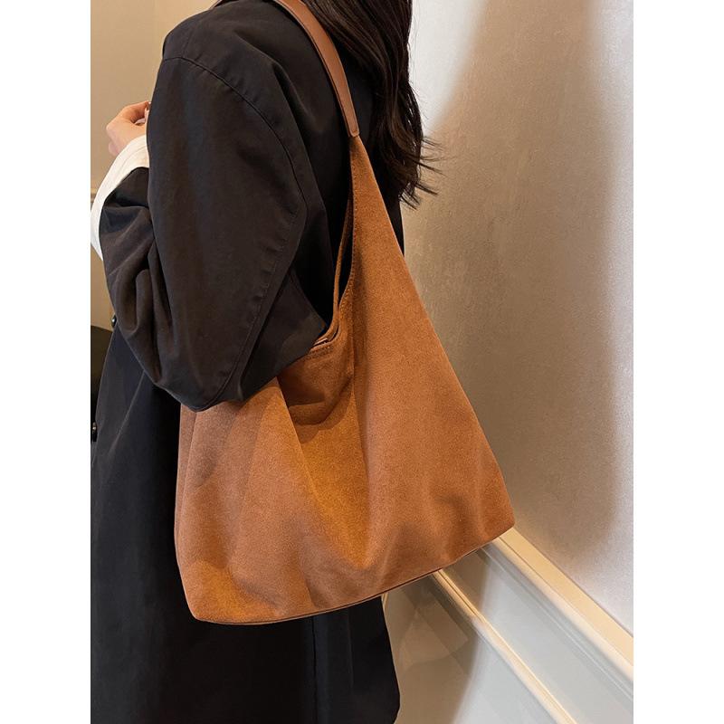 2026 New Large-capacity Bag Women's Autumn and Winter Forest Fashion One-shoulder Bucket Bag Texture Class Commuter Tote Bag